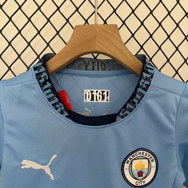 Manchester City Home Kids Kit Jersey+Shorts 2024/25 - Image 4