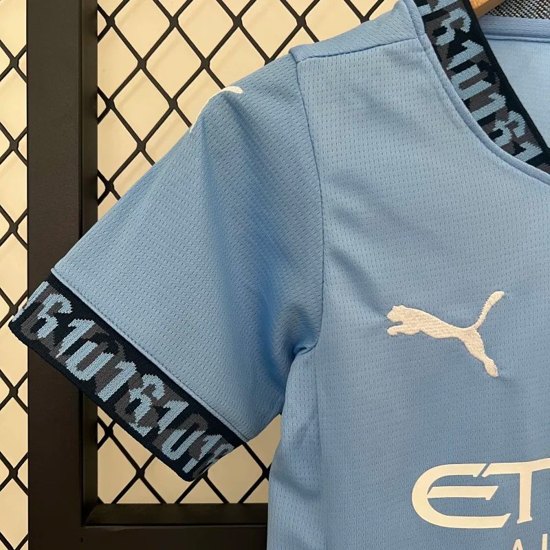 Manchester City Home Kids Kit Jersey+Shorts 2024/25 - Image 5