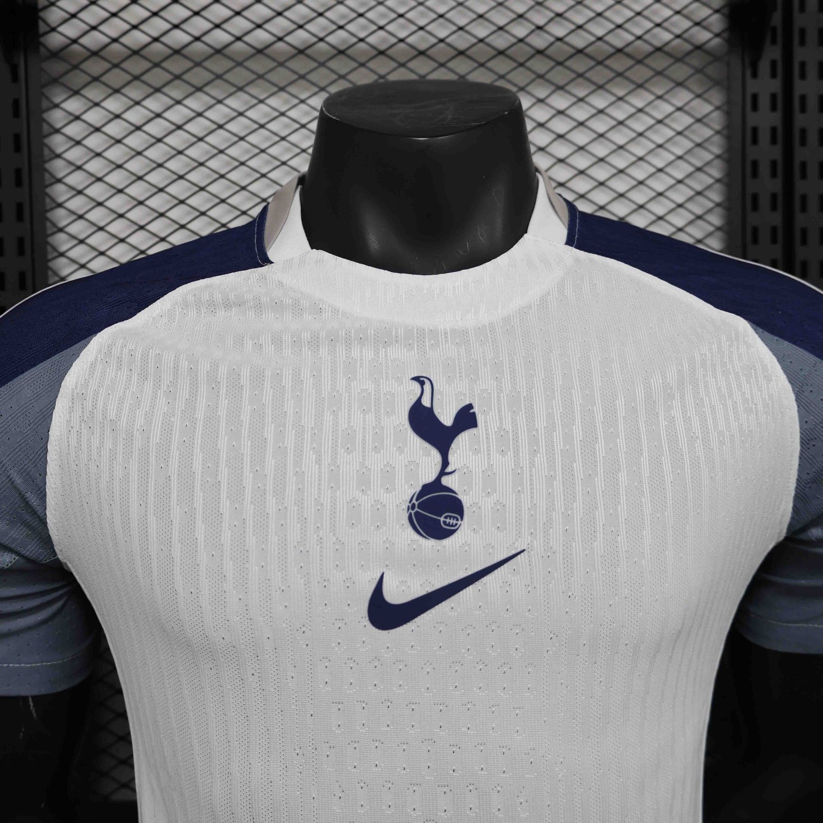 Tottenham Hotspur Authentic Football Jersey Home Shirt 2025/26 - Image 4