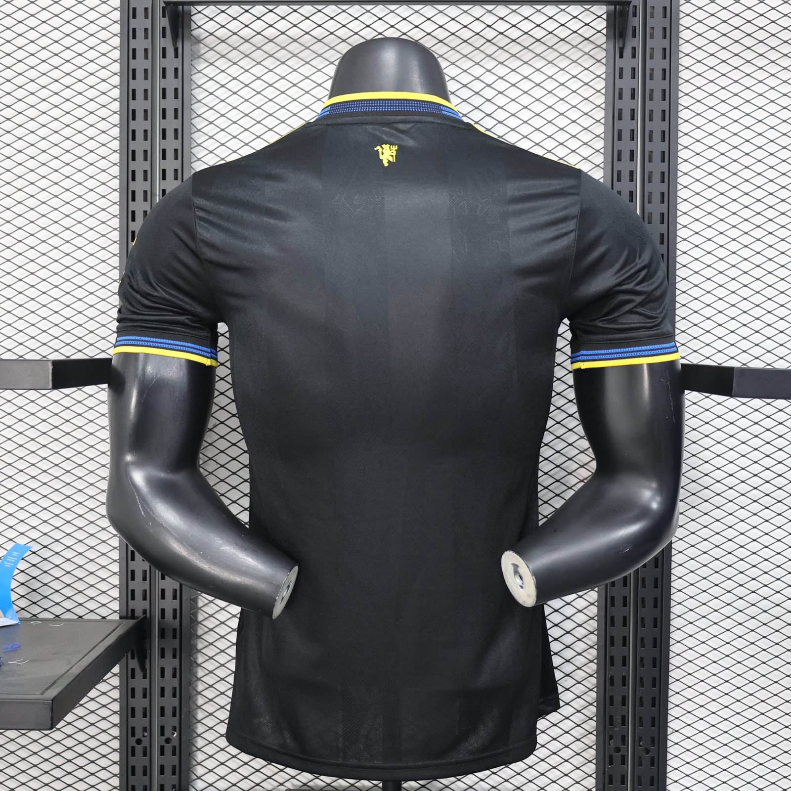 Manchester United's second away kit 2025-26 - Image 4