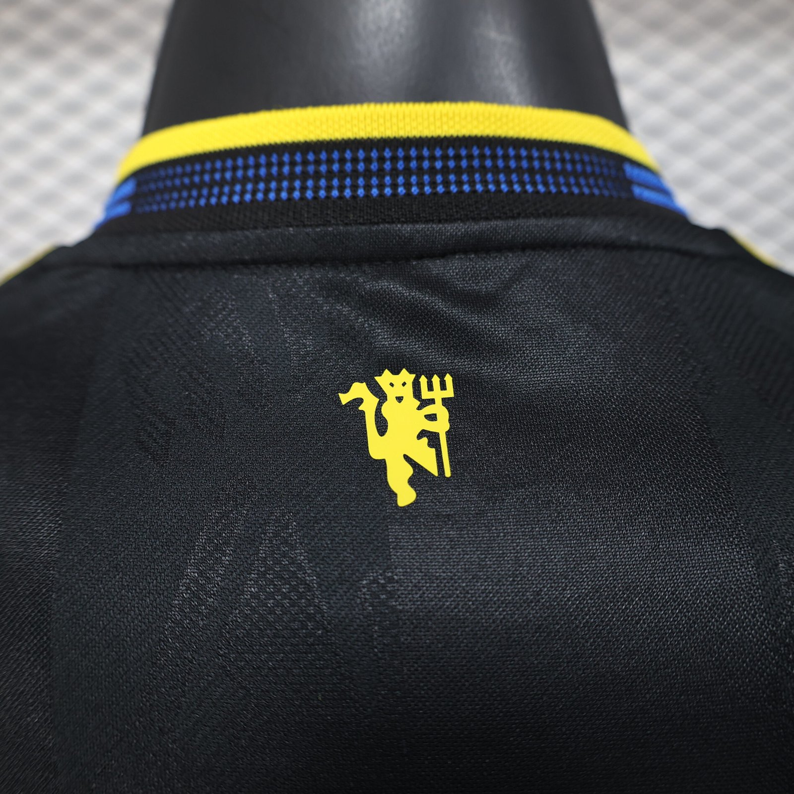 Manchester United's second away kit 2025-26 - Image 9